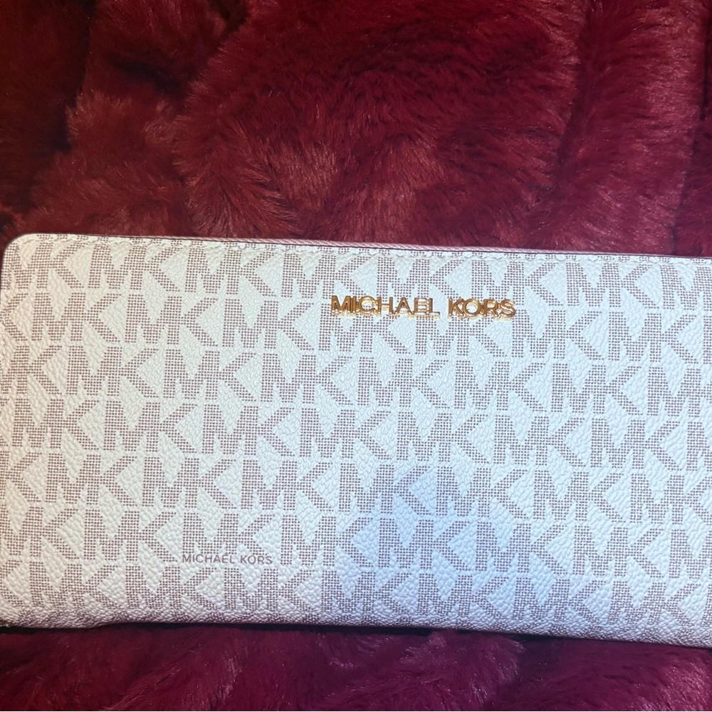NWT Michael Kors Jet Set Wristlet and Gold Logo Wallet